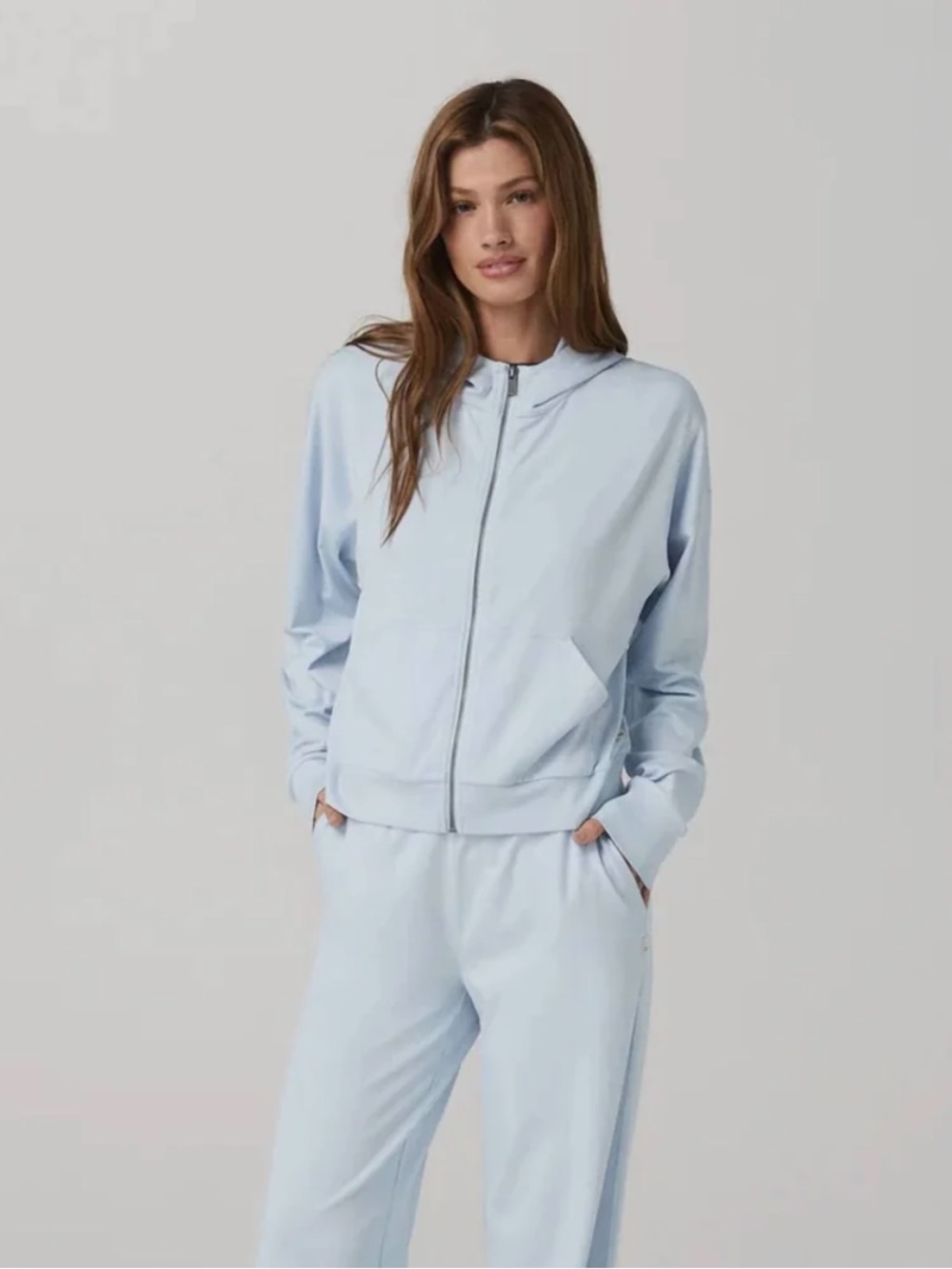 NWT Vuori women's Halo Modern Full Zip Hoodie  sz M soft sky heather (B) - Picture 4 of 6